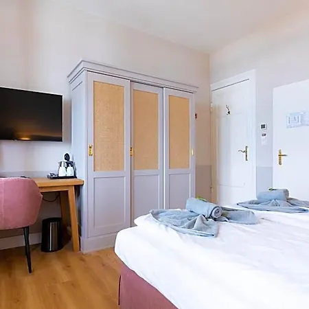Hotel Germania 3*